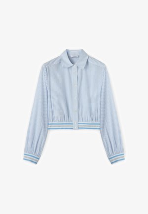 Vaaleansininen lyhyt napitettava paita, jossa on pystysuoria ohuita raitoja, pitkät hihat, kaulus ja raidalliset joustavat hihansuut ja vyötärönauha.