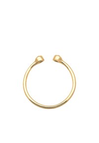 Anillo abierto de oro con un diseño minimalista, bordes suaves y redondeados, y dos acentos elevados en los extremos.