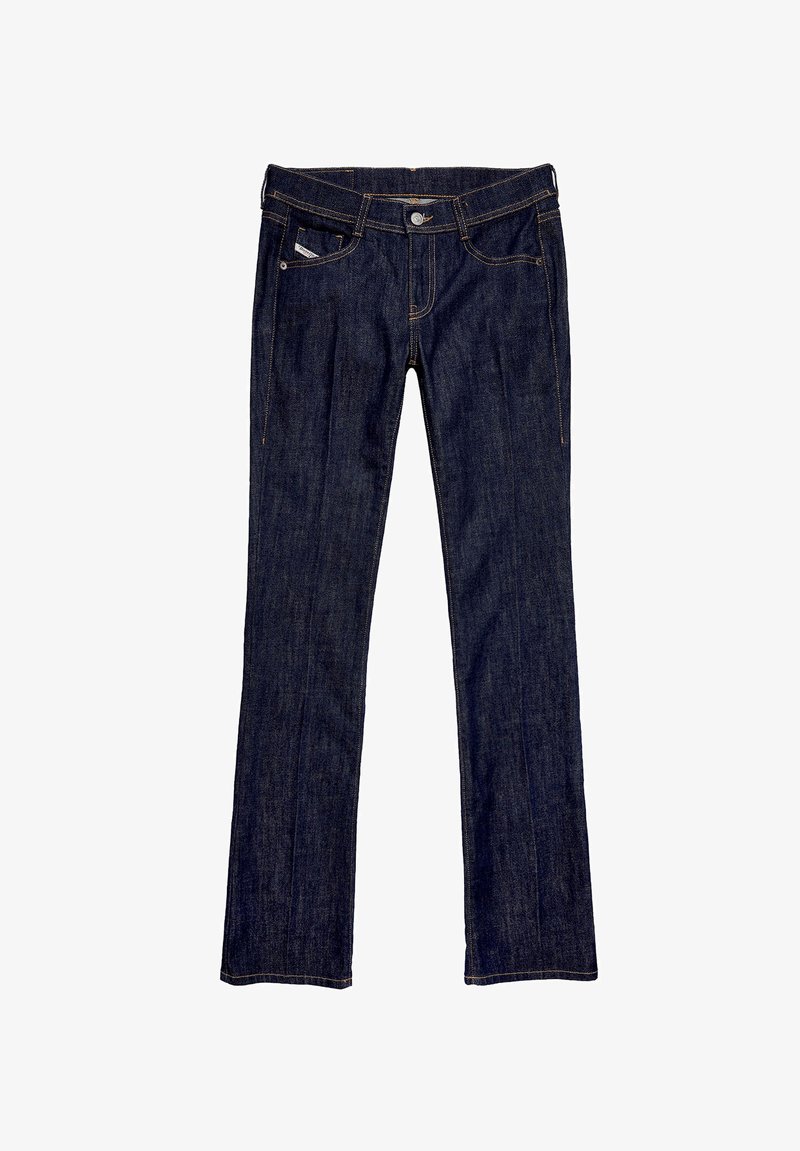 Jeans de denim azul oscuro con un diseño de pierna recta, que presentan un cierre frontal de botón, cinco bolsillos y costuras visibles a lo largo de las costuras.