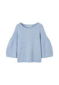 Pull en tricot bleu clair avec des manches larges trois-quarts froncées et un col rond, présenté sur un fond blanc.