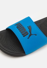 Puma COOL CAT 2.0 JR UNISEX - Badesandaler - future blue/black