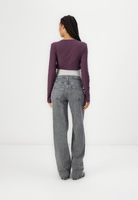 Vero Moda Maternity VMMTESSA WIDE BELT  - Traperice opuštenog kroja - medium grey denim