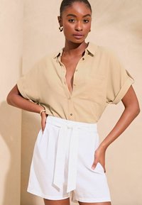 Lipsy SHORT SLEEVE UTILITY  - Camicia - camel