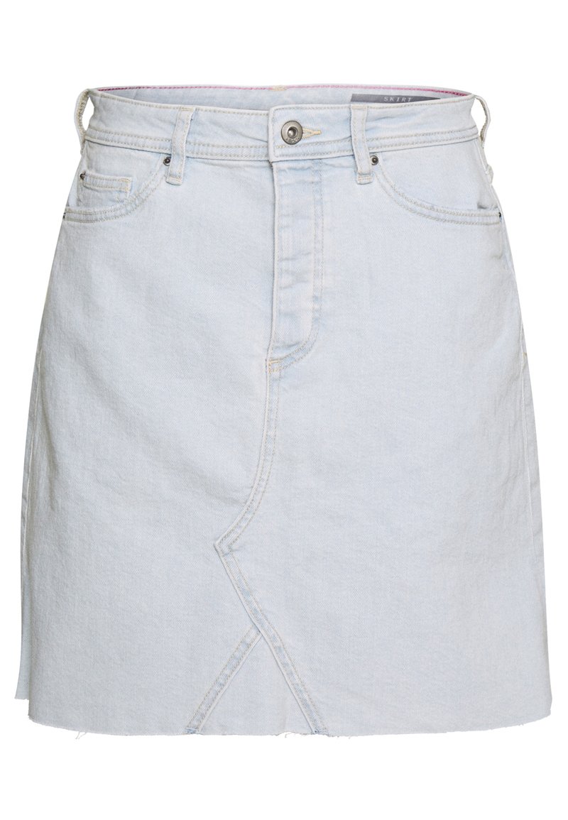 Gonna in denim azzurro chiaro con vita aderente, chiusura frontale con bottoni e dettaglio di cucitura diagonale. Orlo grezzo con texture sottile e accenti di cucitura.