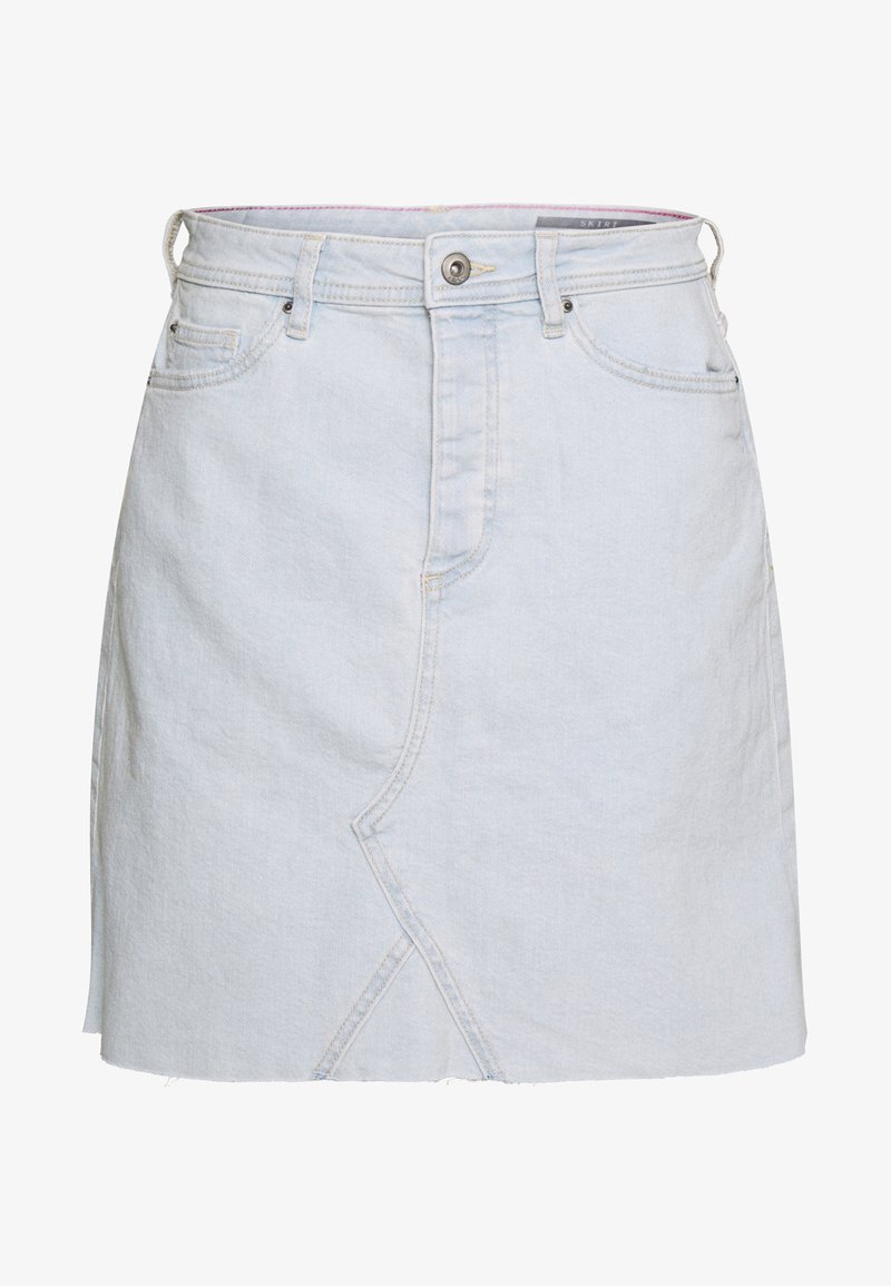 Gonna in denim azzurro chiaro con vita aderente, chiusura frontale con bottoni e dettaglio di cucitura diagonale. Orlo grezzo con texture sottile e accenti di cucitura.