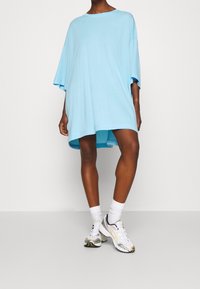 Weekday Jednoduché tričko - light blue
