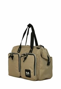 Borsa di stoffa beige con due tasche frontali con zip, dettagli neri, doppie cinghie nere e etichetta. Forma rettangolare con un design strutturato.