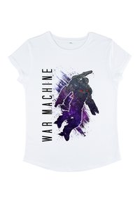 Bílý tričko s grafikou robota v šedé a černé barvě, s červenýma očima, obklopeného fialovými cákanci a textem "WAR MACHINE" tučným černým písmem.
