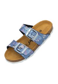 Blå sandaler med ett blommönster och unicornmotiv, två justerbara remmar med silverfärgad spänne, samt en korkfotbädd med vit sula.