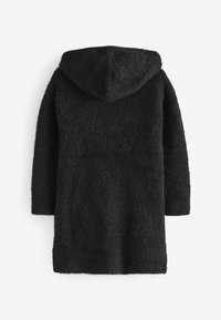 Manteau noir à capuche en tissu texturé, doté de manches longues et d'une coupe droite, conçu pour la chaleur et le confort.