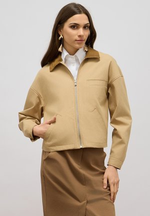 Lichte jas - beige