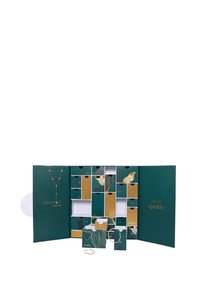 Calendario de adviento de joyería con una combinación de colores verde, dorado y blanco. Presenta cajones para artículos, patrones botánicos y acentos en letras doradas.