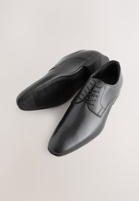 Next Derbies - black
