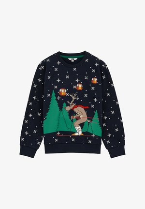 Tengerészkék pulóver fehér hópihékkel, zöld fenyőfákkal és egy piros sálat viselő síelő rénszarvassal, felette sífelvonó kabinokkal.
