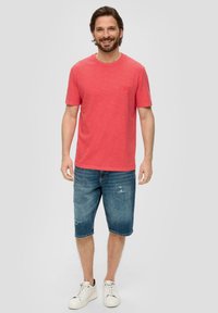 s.Oliver MIT LABEL - T-Shirt basic - hellorange