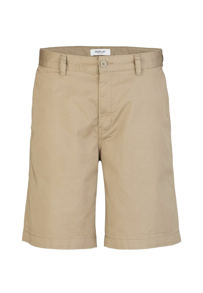 Beige shorts med knaplukning og forlommer. Stoffet virker let og velegnet til afslappet brug.