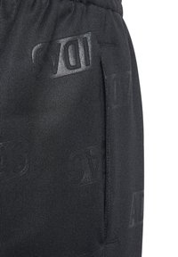 adidas Sportswear BRAND LOVE - Pantalon de survêtement - black/gold metallic