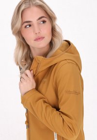 Geel hoodiejack met een gladde textuur, voorzien van een frontzipper en een geborduurd paraplu-logo op de borst.