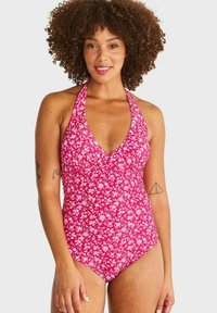 Rosa baddräkt med blommönster, halterneck-design och texturerad tyg. Har en v-formad halsringning och åtsittande silhuett.