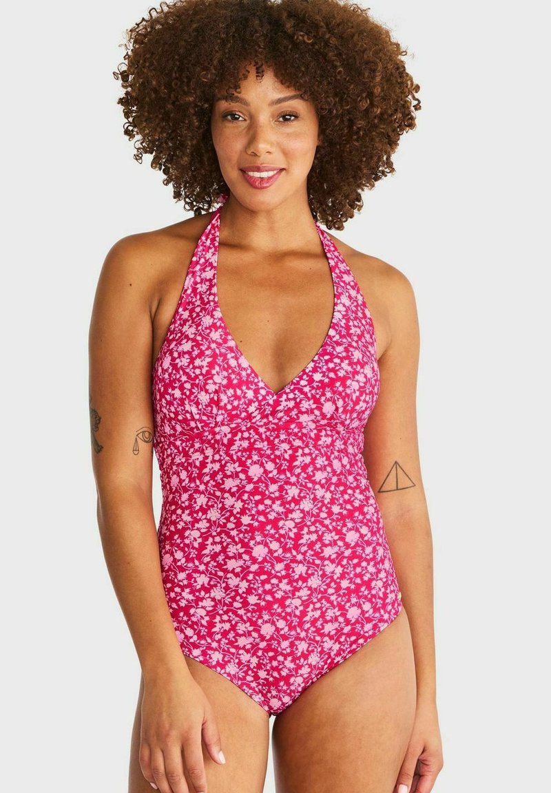Rosa baddräkt med blommönster, halterneck-design och texturerad tyg. Har en v-formad halsringning och åtsittande silhuett.