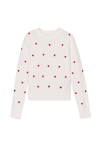 Suéter blanco de manga larga, con patrones de corazones rojos esparcidos por todo el diseño. Los materiales parecen suaves y tejido, con un cuello redondo.
