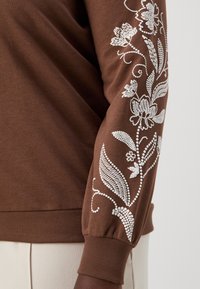 ONLY Carmakoma CARSONNY O NECK - Sweatshirt - pinecone