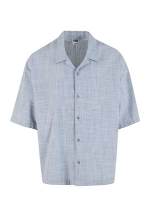 Lyhythihainen nappikauluspaita vaaleansinisessä värissä, jossa on teksturoitu ruutukuvio. Paitassa on kaulus ja viisi nappia edessä.