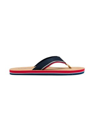 Tong en plastique marine avec une sangle texturée, ornée d'accents rayés multicolores sur une semelle rembourrée. Design minimaliste, forme plate.