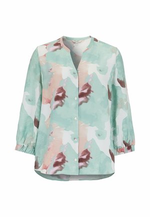 Skjortebluse med trekvartlange ærmer i pastel abstrakt mønster med nuancer af mintgrøn, lyserød, hvid og brun.