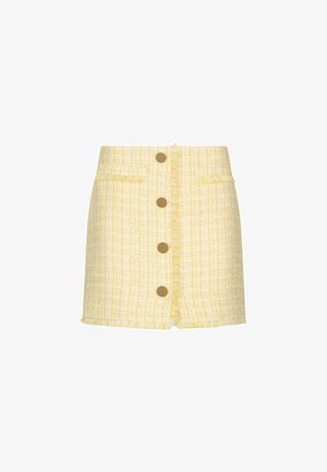 Minigonna in tweed giallo e bianco con chiusura frontale a bottoni, due tasche frontali e delicato bordo arricciato lungo la patta dei bottoni e l'orlo.