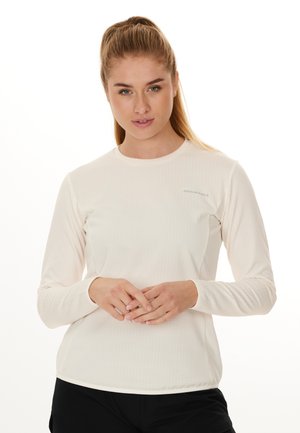 Helles beige Langarm-Sportshirt aus strukturiertem Material, mit rundem Halsausschnitt und kleinem Logo auf der linken Brust.