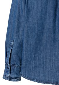 Blauwe denim shirt, lange mouwen met knoopmanchetten, met een ontspannen pasvorm, lichte vervaging en contrasterende stiksels langs de naden.