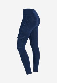 Leggings aderenti blu scuro con vita alta e pannelli curvi cuciti, dotati di tasca con patta sulla coscia esterna.