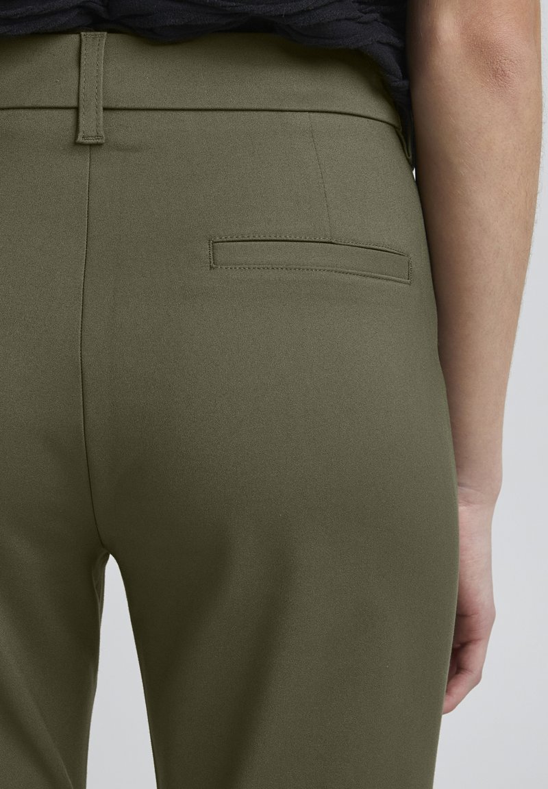 Damen Kleider | PULZ PZBINDY Chino kalamata/khaki - NF76304 Damen Kleider | PULZ PZBINDY Chino kalamata/khaki - NF76304