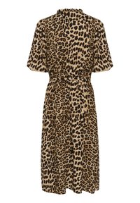 Haljina s uzorkom leopard kožne boje, kratkim rukavima, blago nabranim izrezom, suženim strukom, lepršavom tkaninom i do koljena dugačkim rubom. Boje: smeđa i crna.