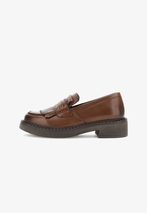 Bruine leren loafers met een franjesdetail, lage blokhak en gestructureerde stiksel langs de onderkant voor extra grip.