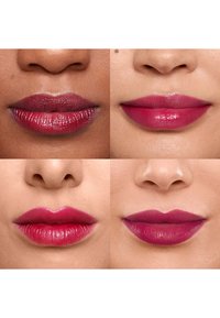 Quatre gros plans de lèvres montrant différentes nuances de rouge profond et de rose. Finitions brillantes et mates avec diverses textures et formes.