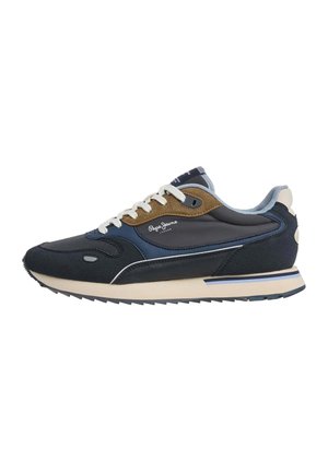 Zapatilla deportiva en azul marino, negro y marrón con cordones blancos, suela acolchada y logotipo "Pepe Jeans London" en el lateral.