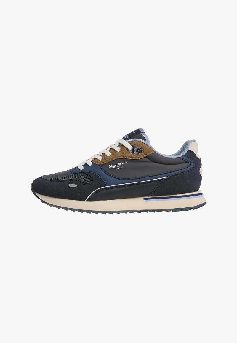 Baskets bleu marine, noir et marron avec des lacets blancs, une semelle amortissante et le logo "Pepe Jeans London" sur le côté.