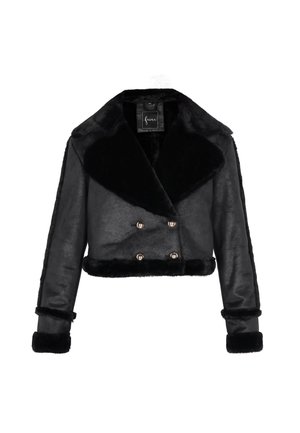 Zwart nepleer cropped jacket met een brede kraag, dubbelgeknoopte ontwerp en nepbont manchetten. Bevat metalen knopen en een zachte textuur.