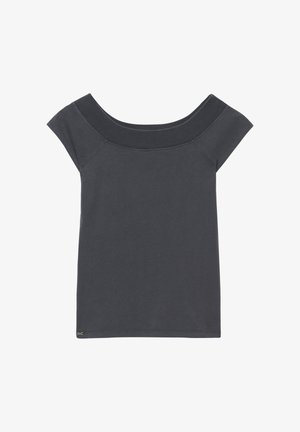 Mørkegrå kortærmet top med bred ribstrikket off-shoulder halsudskæring, lige kant og lille metal logo mærke i nederste kant.