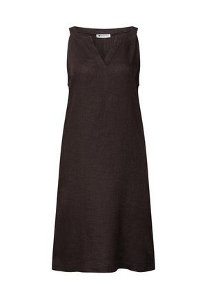 Robe noire sans manches avec encolure en V et coupe droite, en tissu léger, longueur au genou, sans motifs ni ornements.