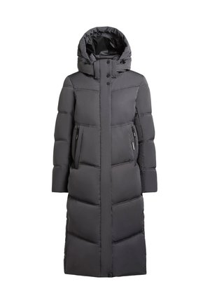 Ilgas, paminkštintas juodas švarkas su kapišonu, turintis horizontalių siūlių, dviem priekinėm kišenėm ir centriniais mygtukais. Lygus audinys.