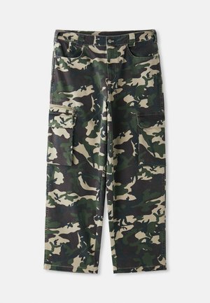 Kamuflāžas kravas bikses zaļā, brūnā un bēša krāsā, ar vairākiem kabatām, pogu aizdari un taisna kāju dizainu.