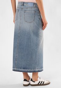 Cambio HAILEY - Jupe longue - blue stone