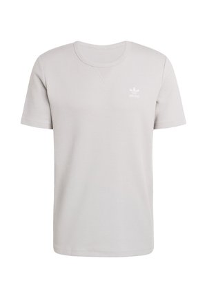 T-shirt grigio chiaro a maniche corte in tessuto strutturato con scollo rotondo e piccolo logo Adidas bianco sul petto.
