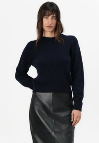 DRYKORN GENTIANA - Ozko oprijeto krilo - black