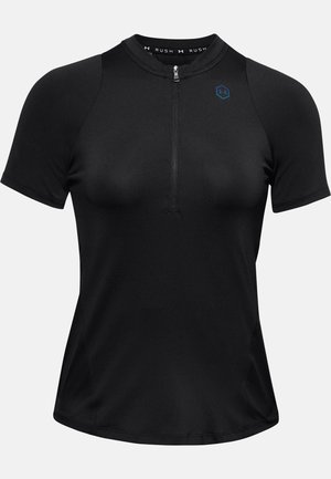 Camiseta deportiva negra de manga corta, hecha de un tejido elástico, con un cierre de medio zip en el frente, costuras planas y un sutil logo en el hombro.