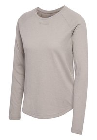 Lichtgrijs shirt met lange mouwen en ronde hals, met subtiel getextureerde stof en een klein logo gecentreerd onder de hals.