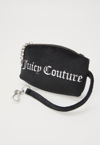 Fekete szövet tasak ezüst "Juicy Couture" logóval. Cipzáros záródással, lánc díszítéssel és levehető pánttal rendelkezik a könnyű hordozhatóság érdekében.